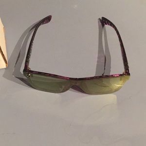 Blenders sunglasses “berry loud”